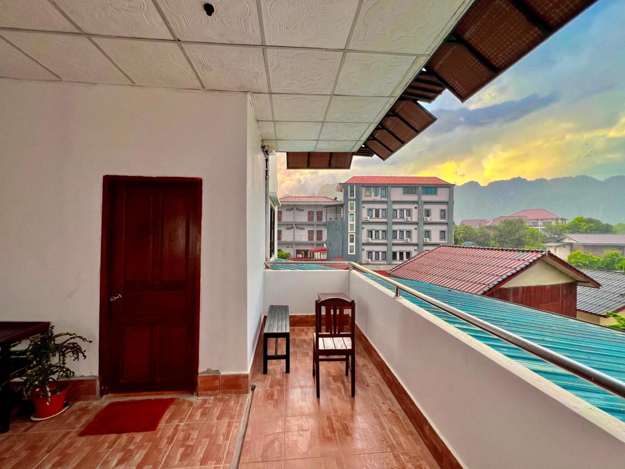 Easy Go Backpacker Hostel Ванг-Виенг Экстерьер фото